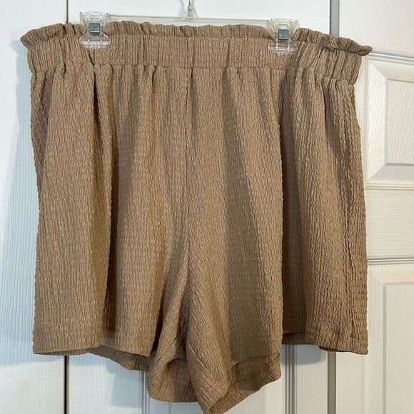 SHEIN CURVE 4XL Tan Camel Pull On Shorts Elastic Waist Textured Neutral Stretch - Picture 1 of 7